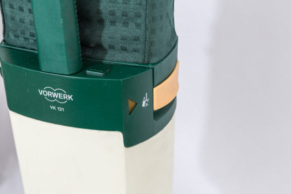 Folletto VK 121 Aspirapolvere Verticale Scopa Elettrica Vorwerk (ricondizionato)